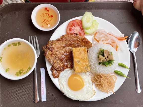 Cơm Sườn Anh Em - Đường D1