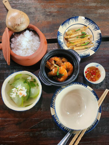 Ăn Vặt Nhà Gỗ