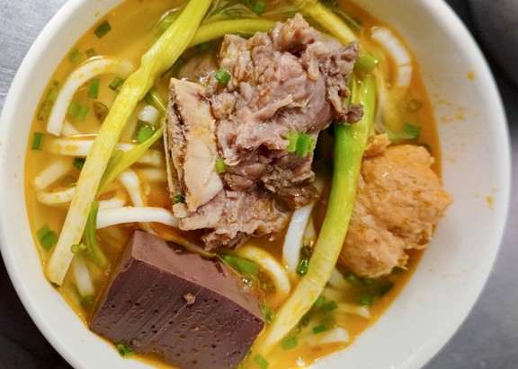 Bánh Canh Xương Bò Xì Quách - 138 Thạch Hãn