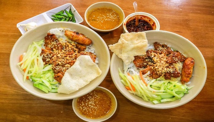 Bé Bơ - Bún Thịt Nướng - Lê Bình