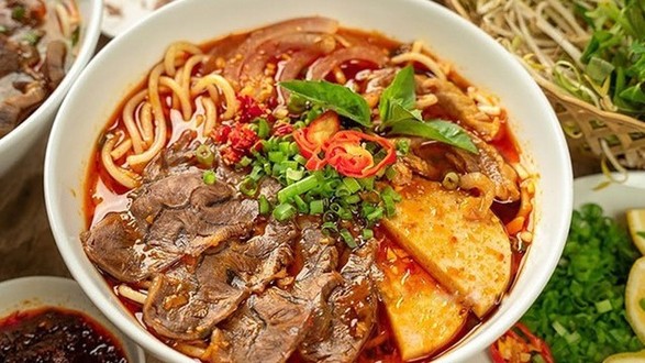 Quán Trường - Bún Bò Huế, Bò Kho Bánh Mì & Hủ Tiếu Bò Kho - Lê Hồng Phong