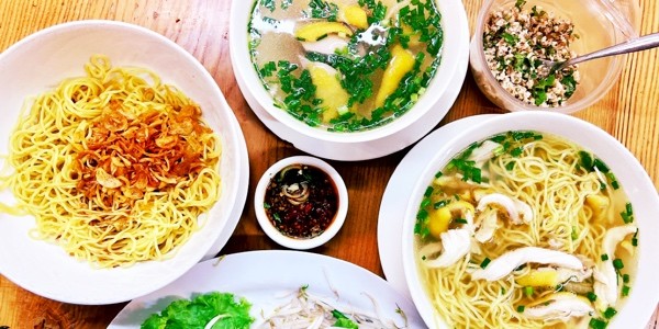 Quẹo - Hủ Tiếu & Mì Gà Xá Kén - Lê Thúc Hoạch