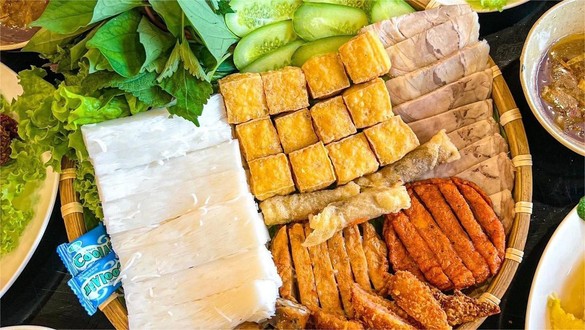 Quán 3 Anh Em - Bún Đậu Mắm Tôm & Mì Cay