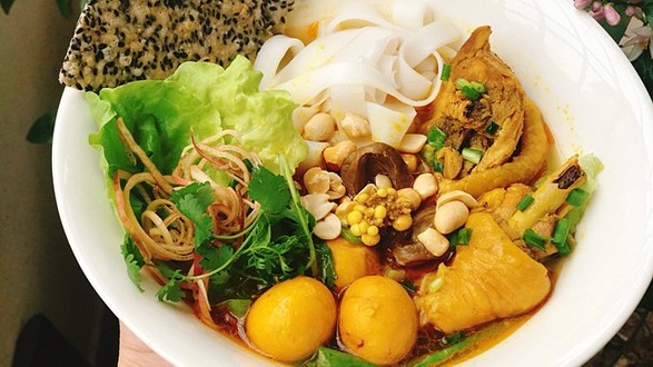 Mỳ Quảng Phú Chiêm Thu Thuỷ - Văn Tiến Dũng