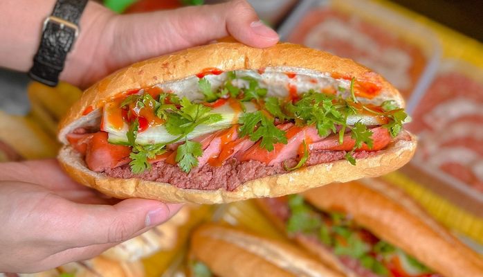 Bánh Mì Pate Cột Đèn Hải Phòng - Bạch Mai