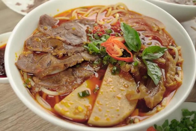 Việt Hoàng - Bún Bò Huế & Cơm Rang