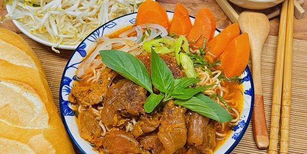 BÒ KHO CÔ TÁM - Hủ Tiếu Bò Kho