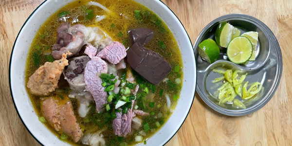 Bún Bò Huế Tràng Tiền - Bùi Trọng Nghĩa