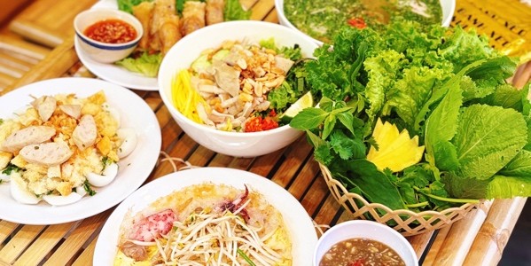 Tiệm Ăn - Gốc Phú Yên