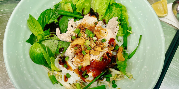 Thái Khang - Hủ Tiếu Sa Tế Nai & Sủi Cảo - Phong Phú