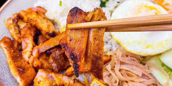 Cơm Tấm Sườn Nướng Chú Cọ - Cổng Làng Phú Đô Đường Lê Quang Đạo