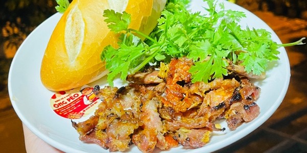 ÔNG PÉO - Bánh Mì Thịt Xiên & Mỳ Trộn Phố Cổ - Phú Thuận