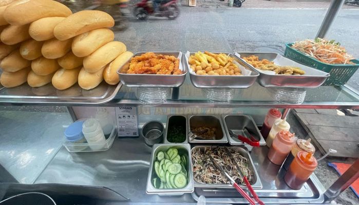 Bánh Mì Nem Khoai Rau & Đồ Ăn Vặt - 23 Lê Lợi