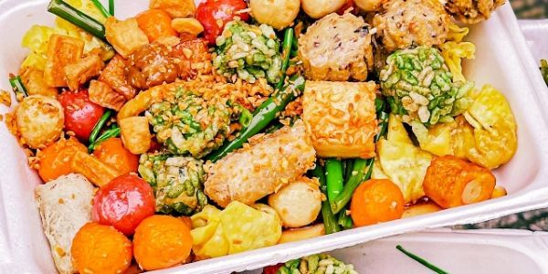 Ăn Vặt Xiên Que, Mì Trộn & Trà Sữa Bé Heo