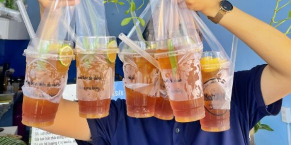 Trà Sữa & Chân Gà Hai Chị Em