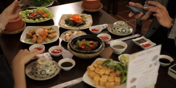 SimFood - Cơm Niêu & Lẩu Gà Lá É - Nguyễn Văn Hưởng