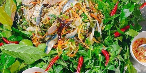 Gỏi Cá Trích & Chả Giò Cá Trích - 32 Thi Sách