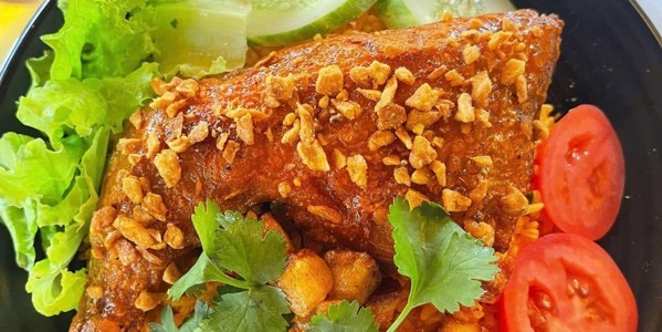 Gà Ủ Muối & Cơm Gà Xối Mỡ - Tuyết Nhi