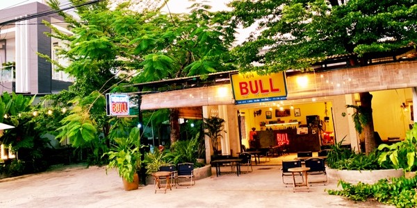 Tiệm Cafe Bull - Lạc Long Quân