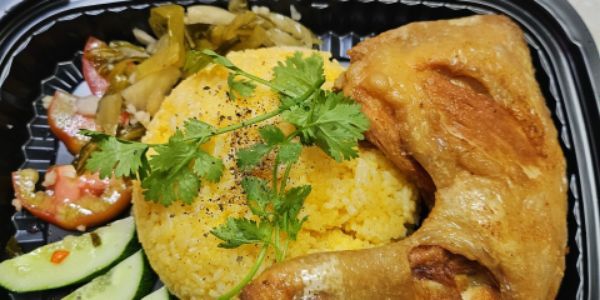 Thảo Cơm Gà Xối Mỡ - Đường 20