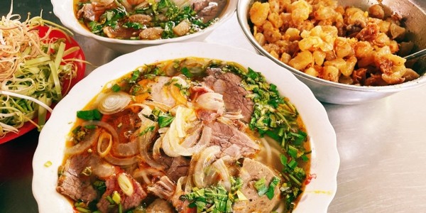 CÔ BÉ - Bún Bò Mỡ Nổi, Bún Riêu & Canh Bún Bánh Đa - Nguyễn Văn Hoa