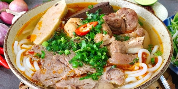 Bún Bò Huế, Mì Quảng & Ăn Vặt - Tiệm Nhà Moon - Ao Sen
