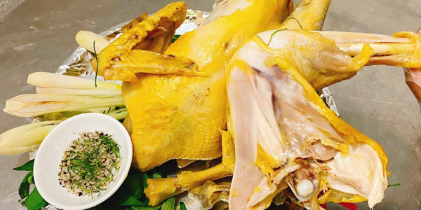 Gà Hấp Muối Lá Chanh
