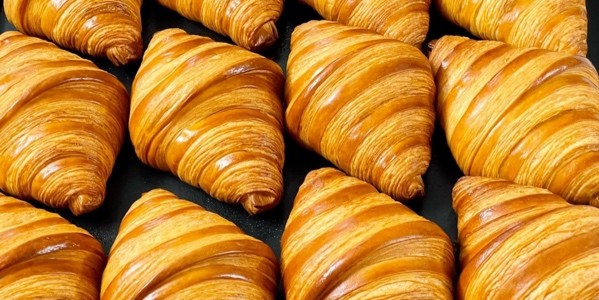 Phương Thảo Bakery - Bông Lan Trứng Muối, Tiramisu & Donut