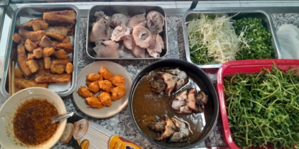 Vân Lâu - Bánh Canh Cá Lóc Huế