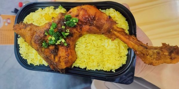 Cơm Gà 71 - Cơm Lá É, Cơm Sườn & Cơm Gà Nướng - 71 Trần Phú