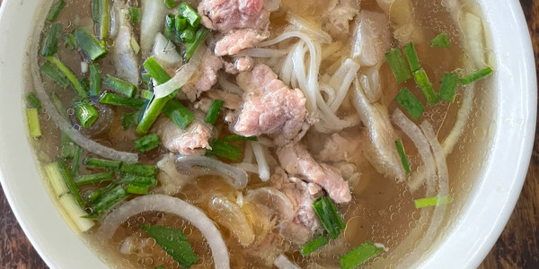 QUÁN CÔ MƯỜI - PHỞ, BÚN BÒ HUẾ & BÁNH HỎI HEO QUAY