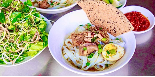 Thuý 186 - Mỳ Quảng Gà Bò - 186 Huỳnh Tấn Phát