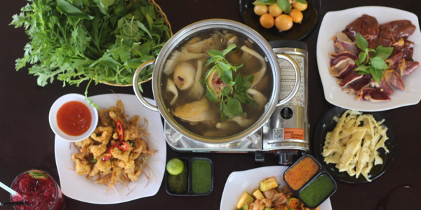 Lẩu Gà Lá É Rau Nhíp Hạnh Mơ - Hồ Bún Xáng