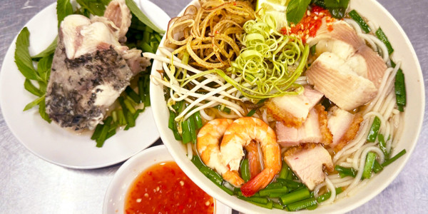 Bún Nước Lèo Sóc Trăng - 28 Hoàng Hoa Thám