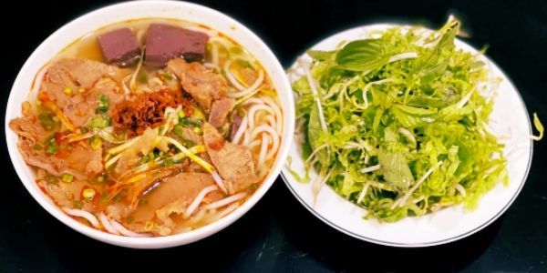 Quán Bà Sáu - Bún Bò Giò Heo