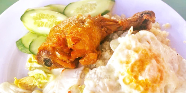 Cơm Gà Xối Mỡ Anh Vy - Đường 30/4