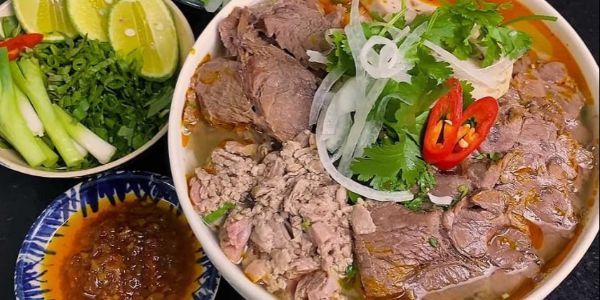 Cô Út - Bún Bò Huế - TA11