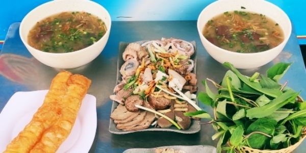 Cháo Lòng Chị Thanh - Cô Giang