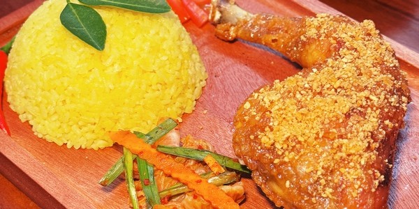 Tiệm Cơm Nhà Thương Nhớ - Cơm Gà Mắm Tỏi - Thống Nhất