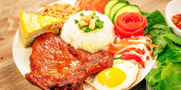 Cơm Tấm & Cơm Trưa Bình Dân - Quán Cơm Nhà Chuối