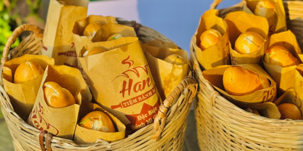 Tiệm Han - Bánh Mì, Xôi Mặn & Nước Ép