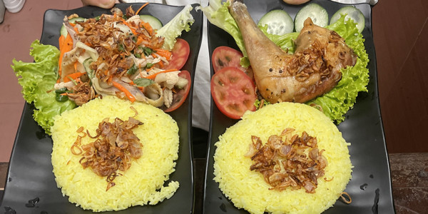 Cơm Gà Hội An A Bom