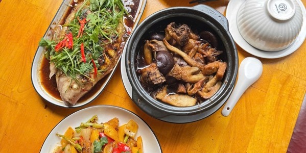 Cơm Niêu Vị Hoa Minh Lạc - Bùi Đình Tuý