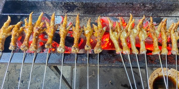 Chân Cánh Hàu Nướng & Mỳ Chua Cay - 572 Ngãi Cầu