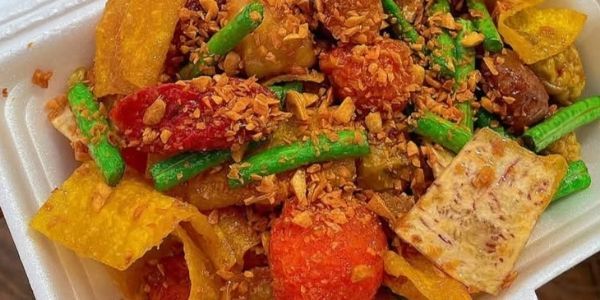 Quán 4 Chị Em - Gỏi Cuốn & Hột Vịt Lộn