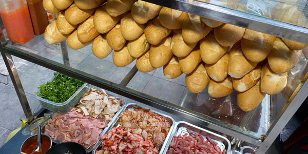 Bánh Mỳ Cô Linh