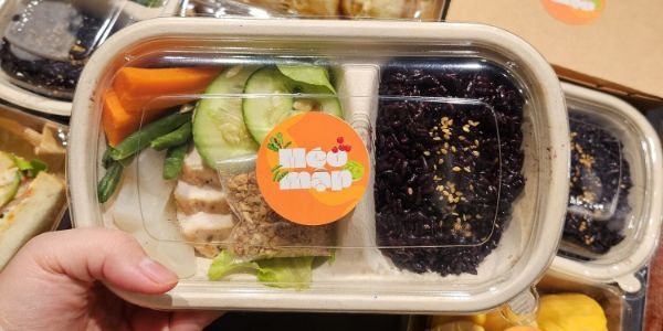 Méo Mập - Cơm Gạo Lứt, Ức Gà & Nước Ép