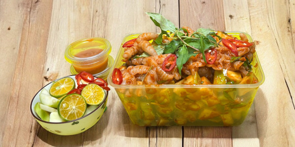 Chân Gà Trứng Non Sốt Thái & Sả Tắc Hoàng Hải