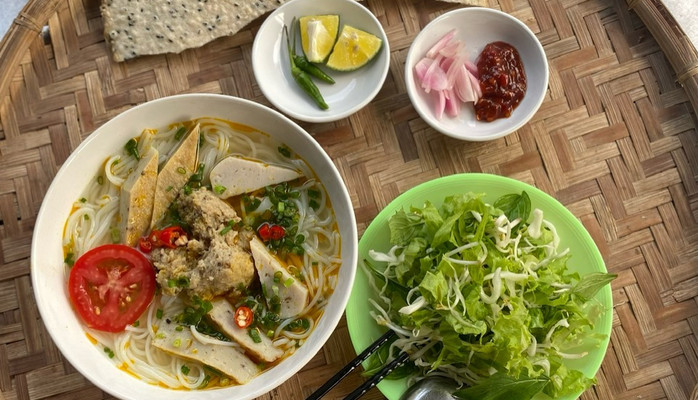 Quán Ăn Duyên - Bún Chả Cá, Bánh Canh Tôm & Chả Cá - 14A Nguyễn Trác