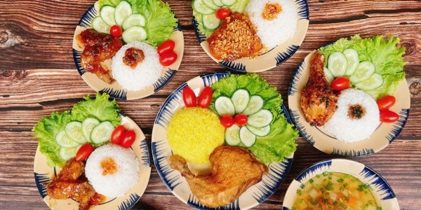 Bếp CÔ MÙI - Cơm Gà, Bò Kho & Nước Ép - Nguyễn Văn Cừ